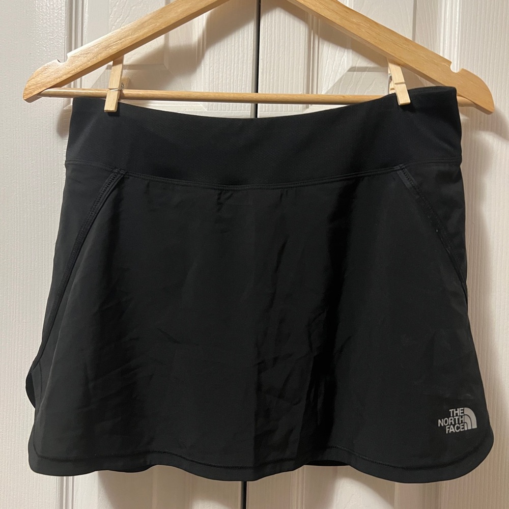 NWT The North Face Women's Black “Eat My Dust” Running Skirt w/ Shorts (Medium)
